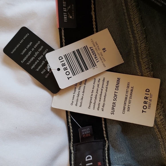 Torrid Sky High Skinny Stretch Jean Medium Wash - Size 18 Short - Picture 6 of 8